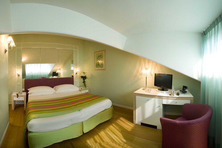 Room 5 of 59
