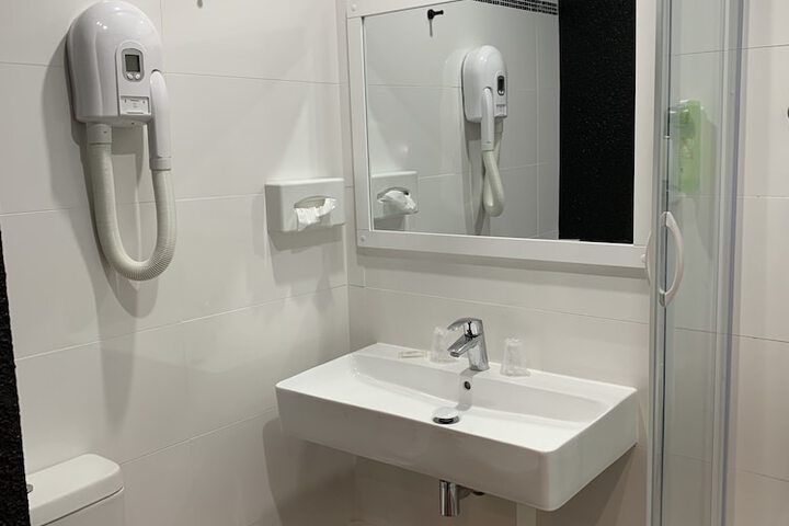 Room 14 of 38