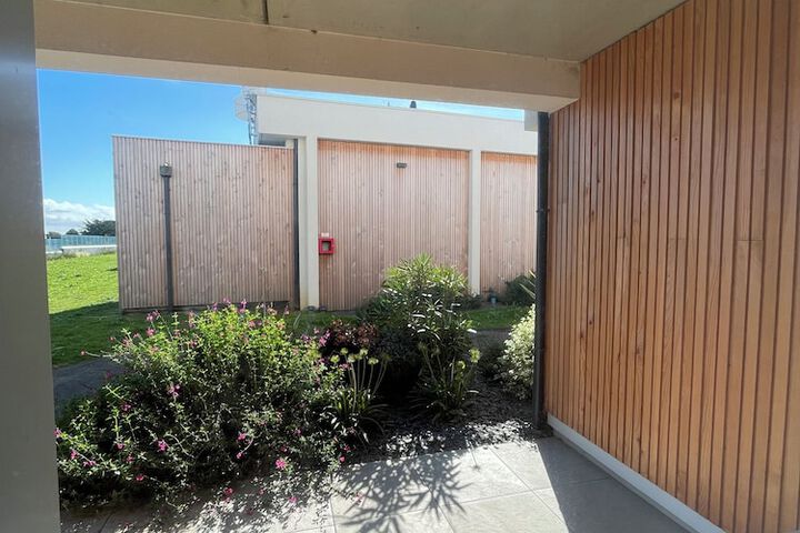 Hotel Exterior 65 of 67