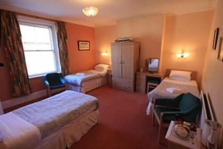 Room 5 of 13