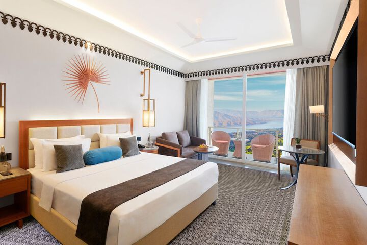 Room 14 of 36