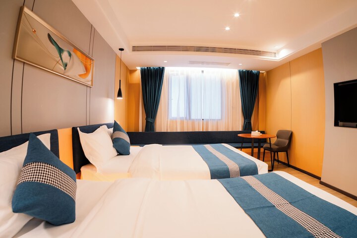 Room 10 of 17