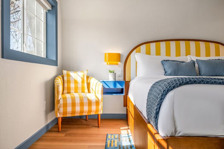 Room 6 of 72