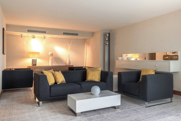 Room 40 of 457