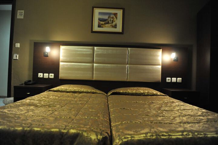 Room 8 of 36