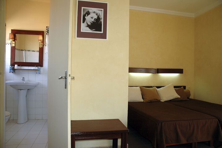 Room 3 of 25