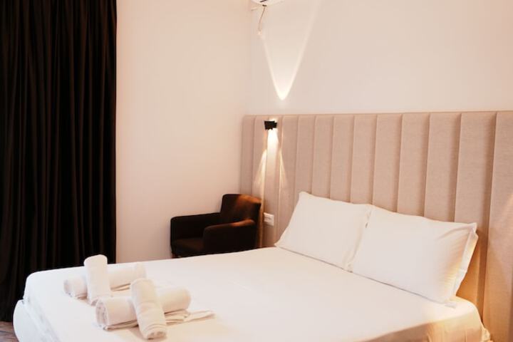Room 10 of 38