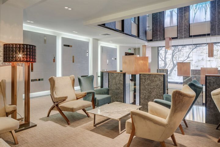 Entrance & Lobby