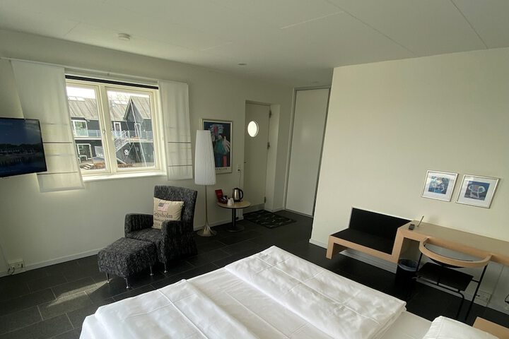Room 6 of 73