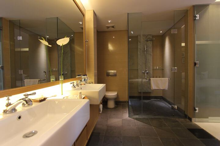 Room 9 of 46