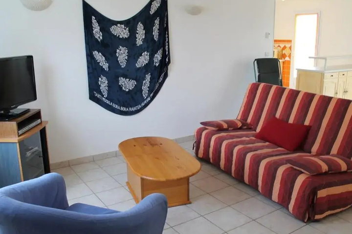 Room 4 of 9