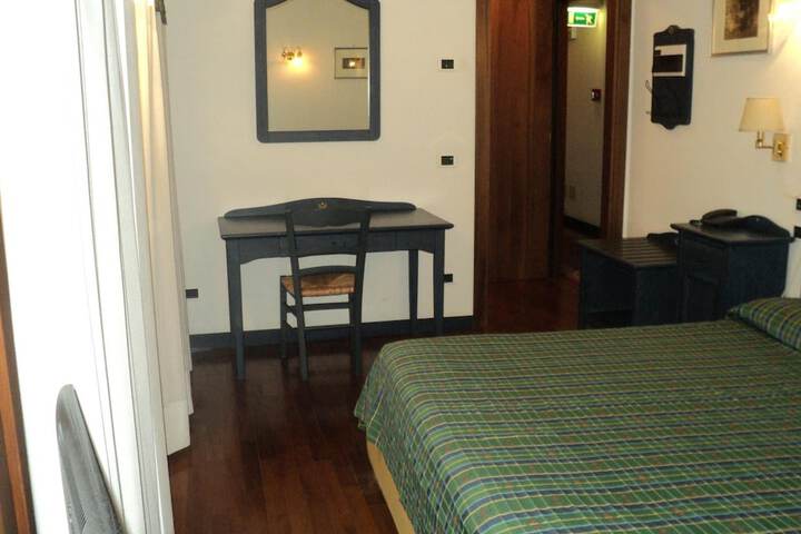 Room 27 of 67