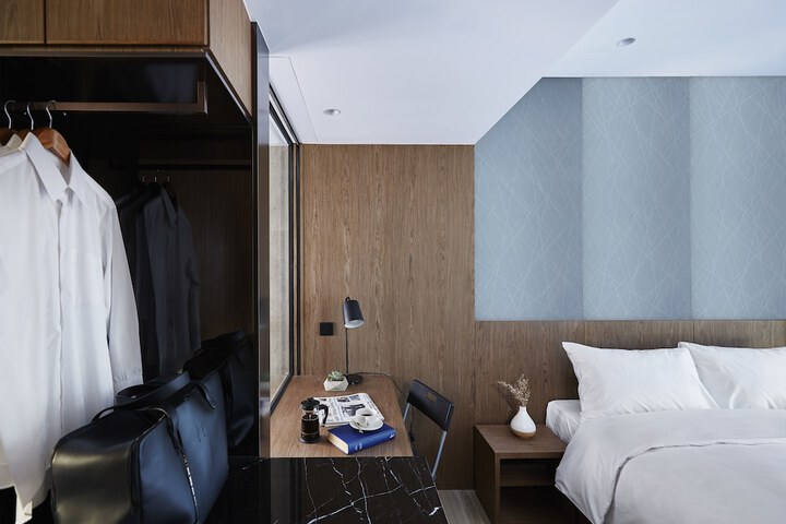 Room 5 of 33