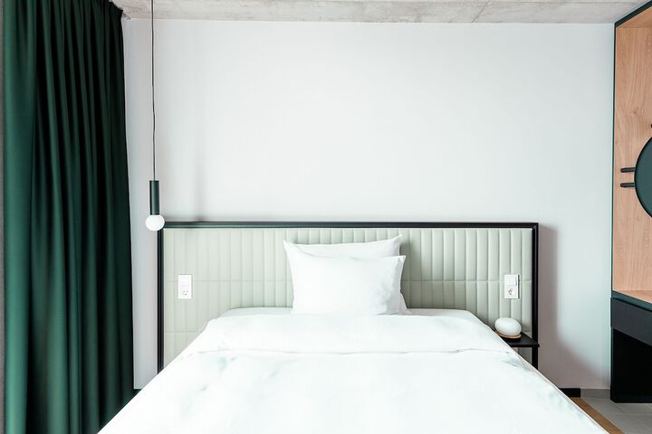 Room 4 of 37