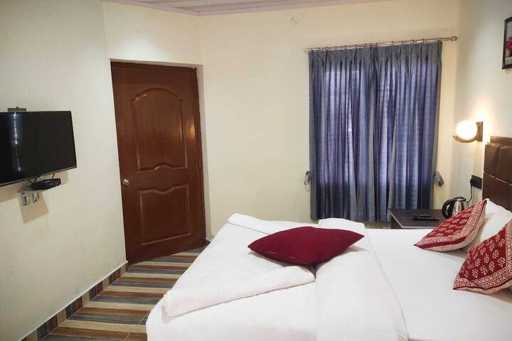 Room 2 of 10