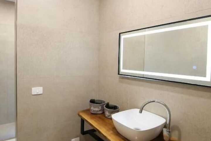 Room 50 of 118