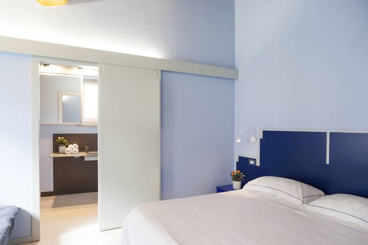 Room 5 of 33