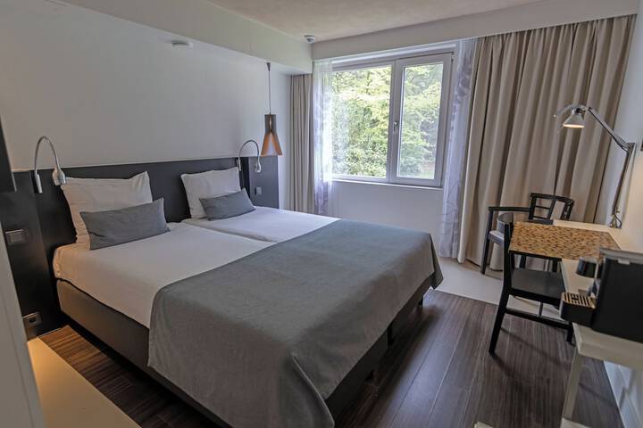 Room 2 of 36