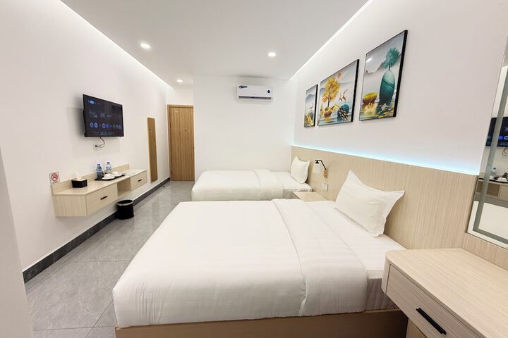 Room 33 of 68