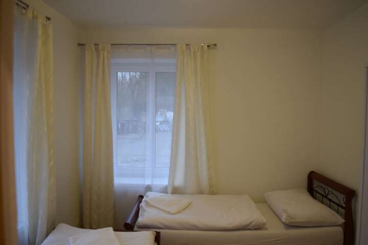 Room 14 of 90