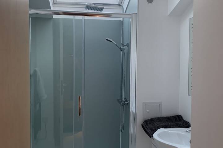 Room 15 of 19