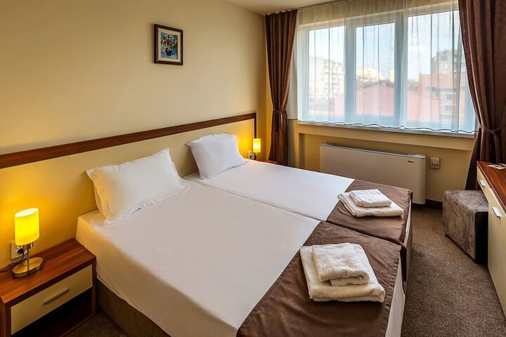 Room 9 of 46