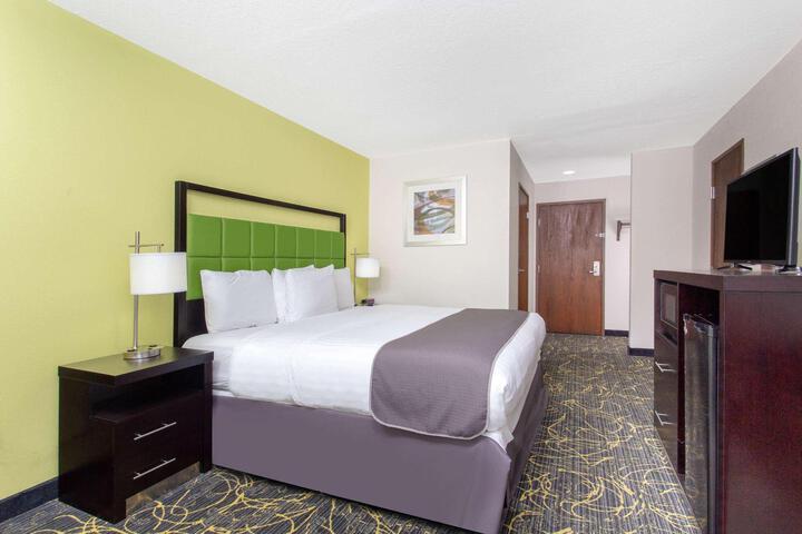 2 Queen Beds (3 of 13)