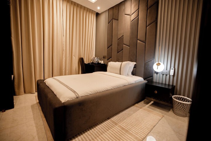 Room 5 of 60