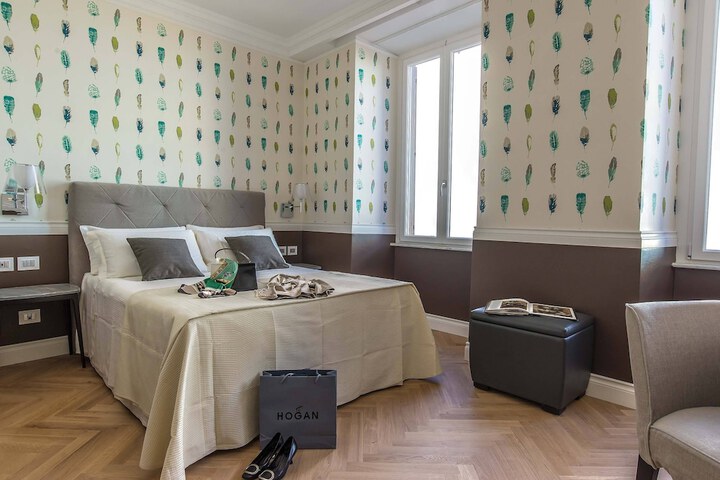 Room 30 of 83
