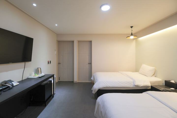 Room 30 of 84