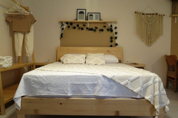 Room 8 of 28