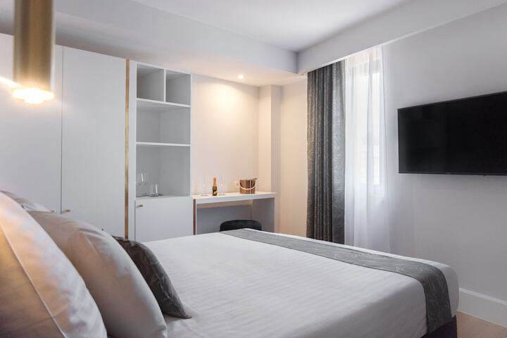 Room 9 of 48