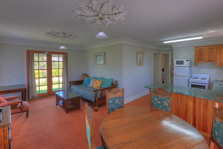Room 4 of 156
