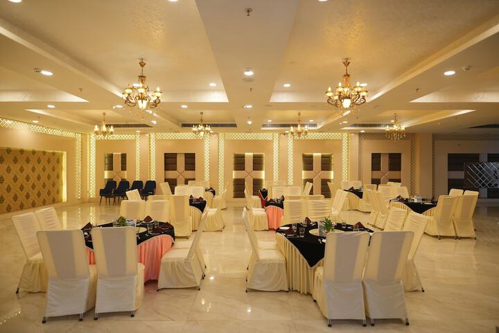 Ballroom/Hall 63 of 93