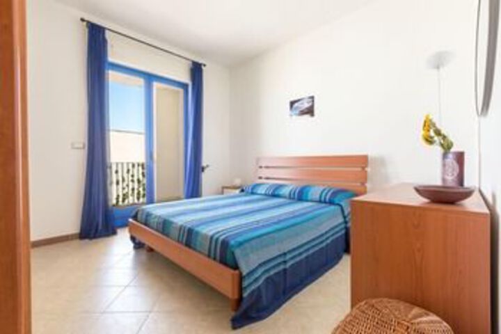 Room 8 of 12