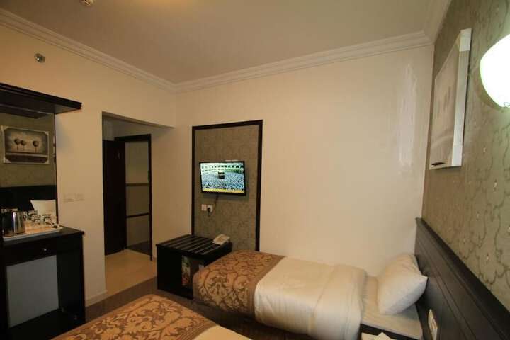 Room 11 of 48