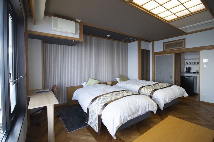 Room 10 of 34