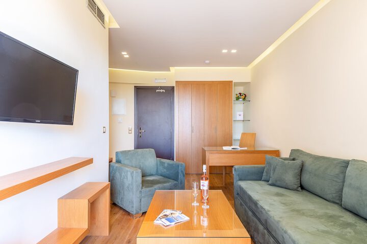 Room 8 of 30