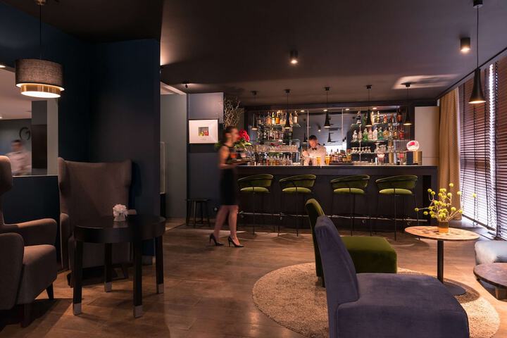 Entrance & Lobby
