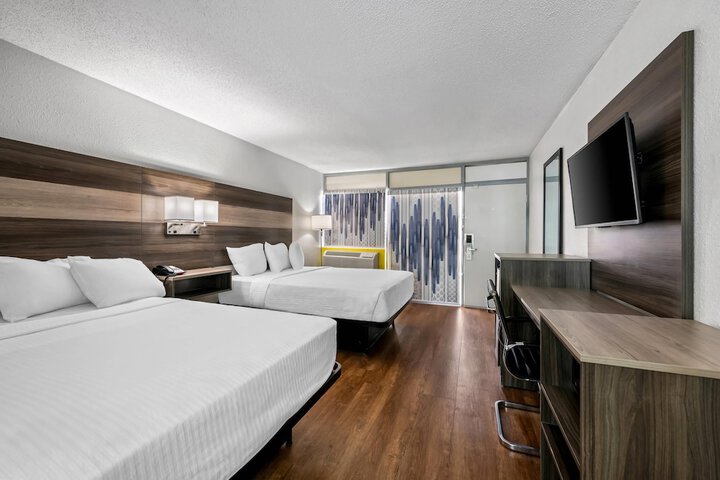 Room 6 of 40