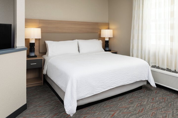 Room 8 of 32