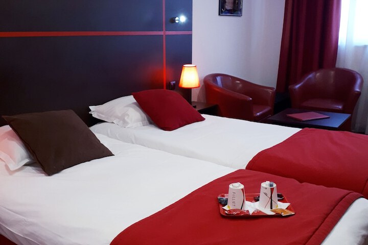 Room 2 of 25