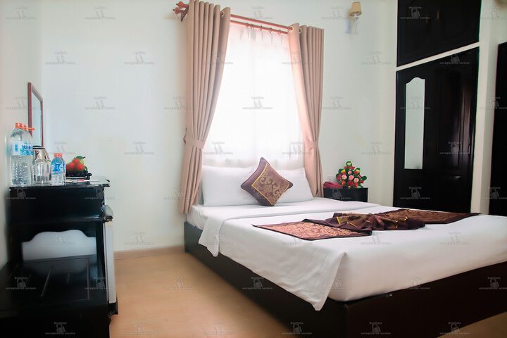 Room 13 of 30