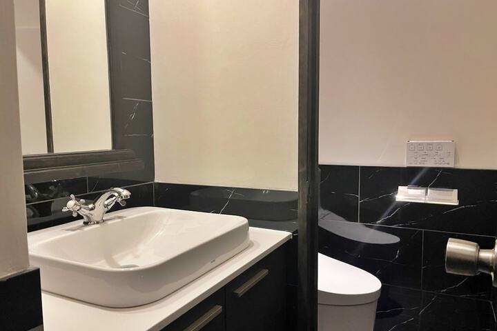 Room 20 of 121