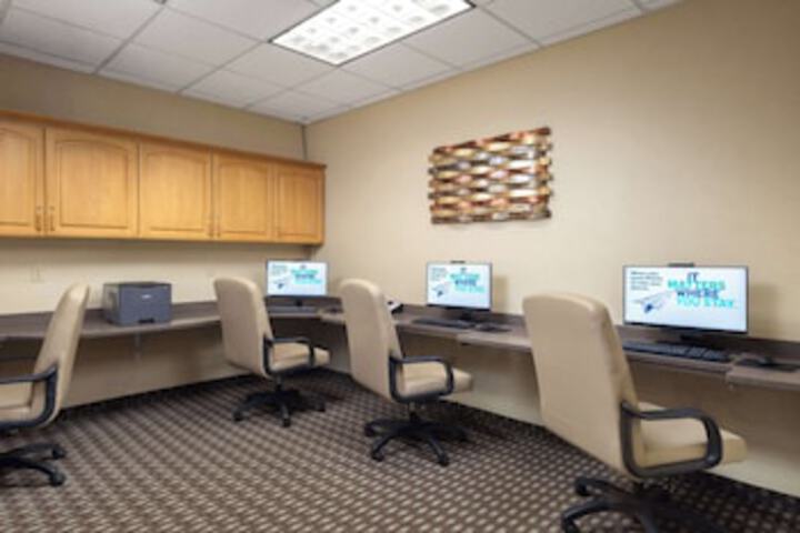 Business Center 241 of 261