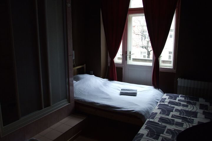 Room 13 of 106