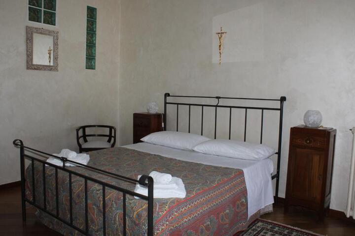 Room 6 of 14