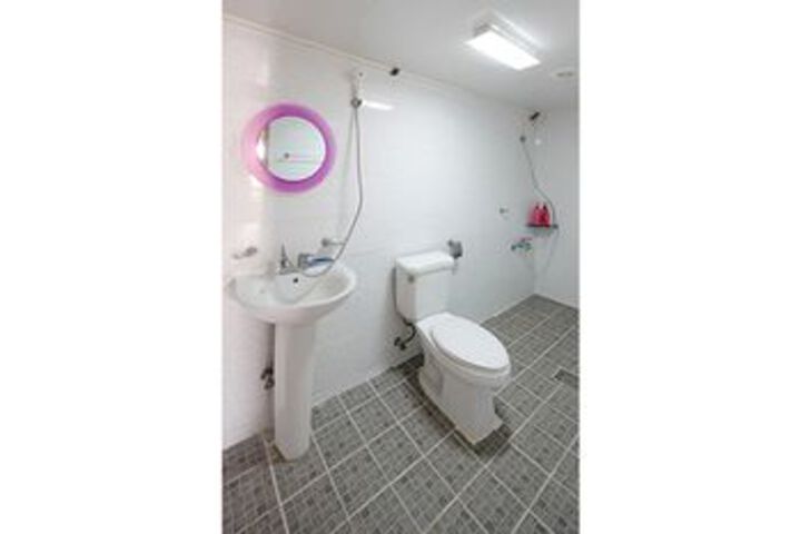 Room 4 of 89