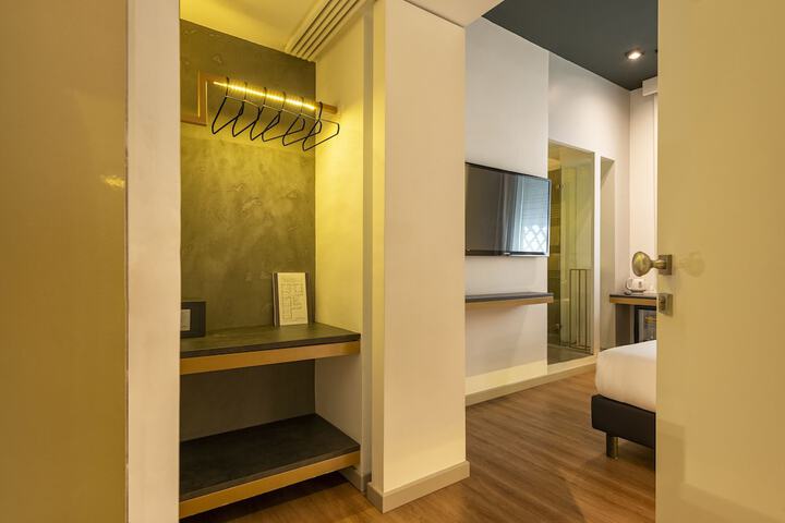 Room 10 of 30