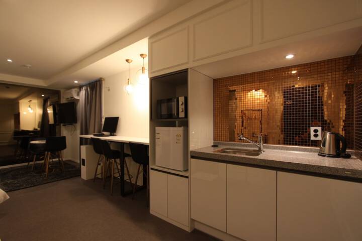 Room 27 of 43